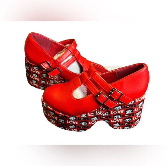 Betty Boop Women’s Red Platform Shoes size 6 NIB - Picture 3 of 7